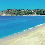 Hébergement de vacances Two-bedroom In Smaria Di Ricadi -vv-