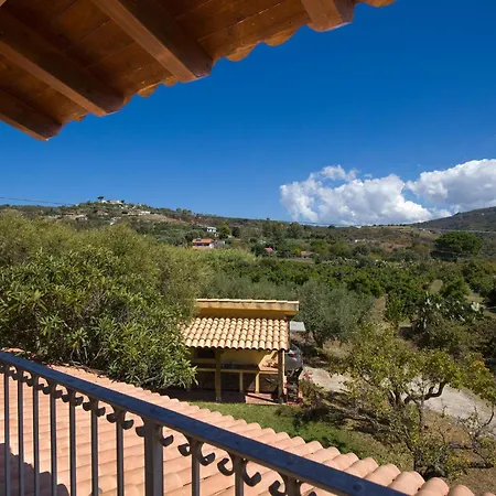 Two-bedroom In Smaria Di Ricadi -vv- 度假居